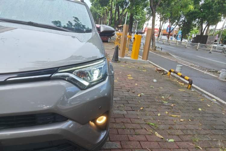 Used Toyota RAV4 2016 2.0L CVT Two-Wheel Drive Smart Edition China V Standard Left Front Headlight