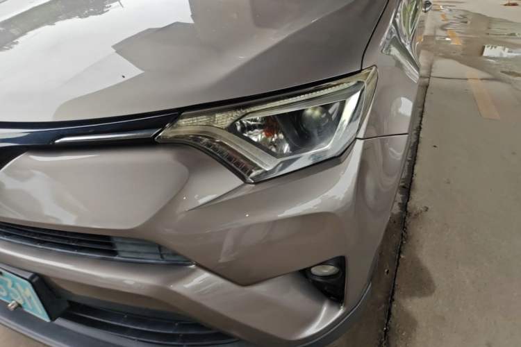 Used Toyota RAV4 2016 2.0L CVT Two-Wheel Drive Fashion Edition China V Standard Left Front Headlight