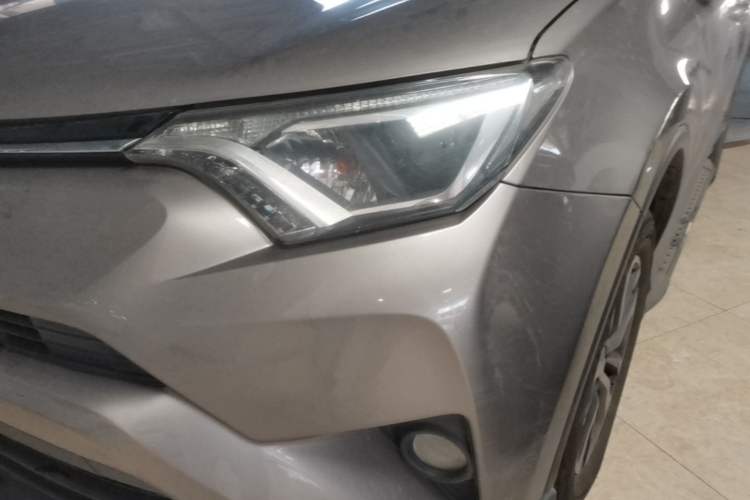 Used Toyota RAV4 2016 2.0L CVT Two-Wheel Drive Fashion Edition China V Standard Left Front Headlight