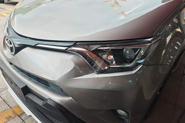 Used Toyota RAV4 2016 2.0L CVT Two-Wheel Drive Fashion Edition China V Standard Left Front Headlight