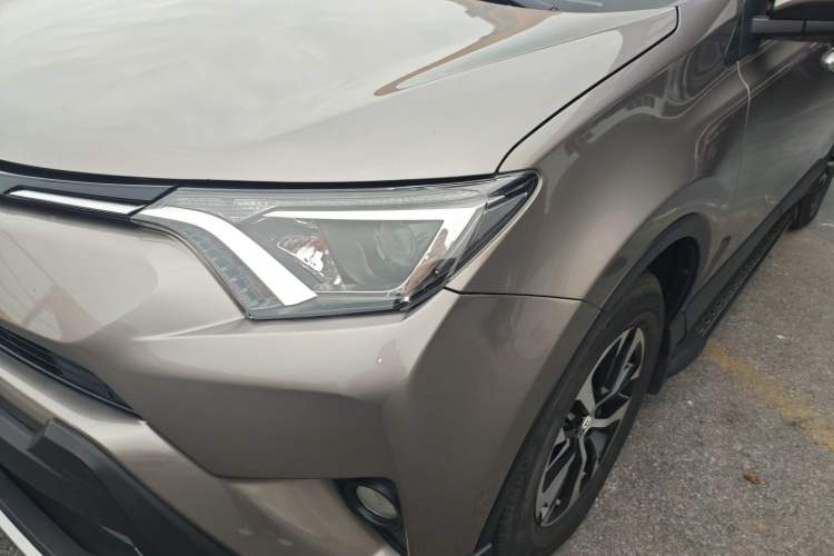 Used Toyota RAV4 2016 2.0L CVT Two-Wheel Drive Fashion Edition China V Standard Left Front Headlight