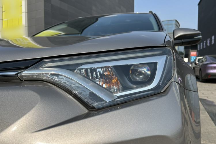 Used Toyota RAV4 2016 2.0L CVT Two-Wheel Drive Smart Edition China V Standard Left Front Headlight