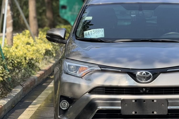 Used Toyota RAV4 2016 2.0L CVT Two-Wheel Drive Smart Edition China V Standard Left Front Headlight