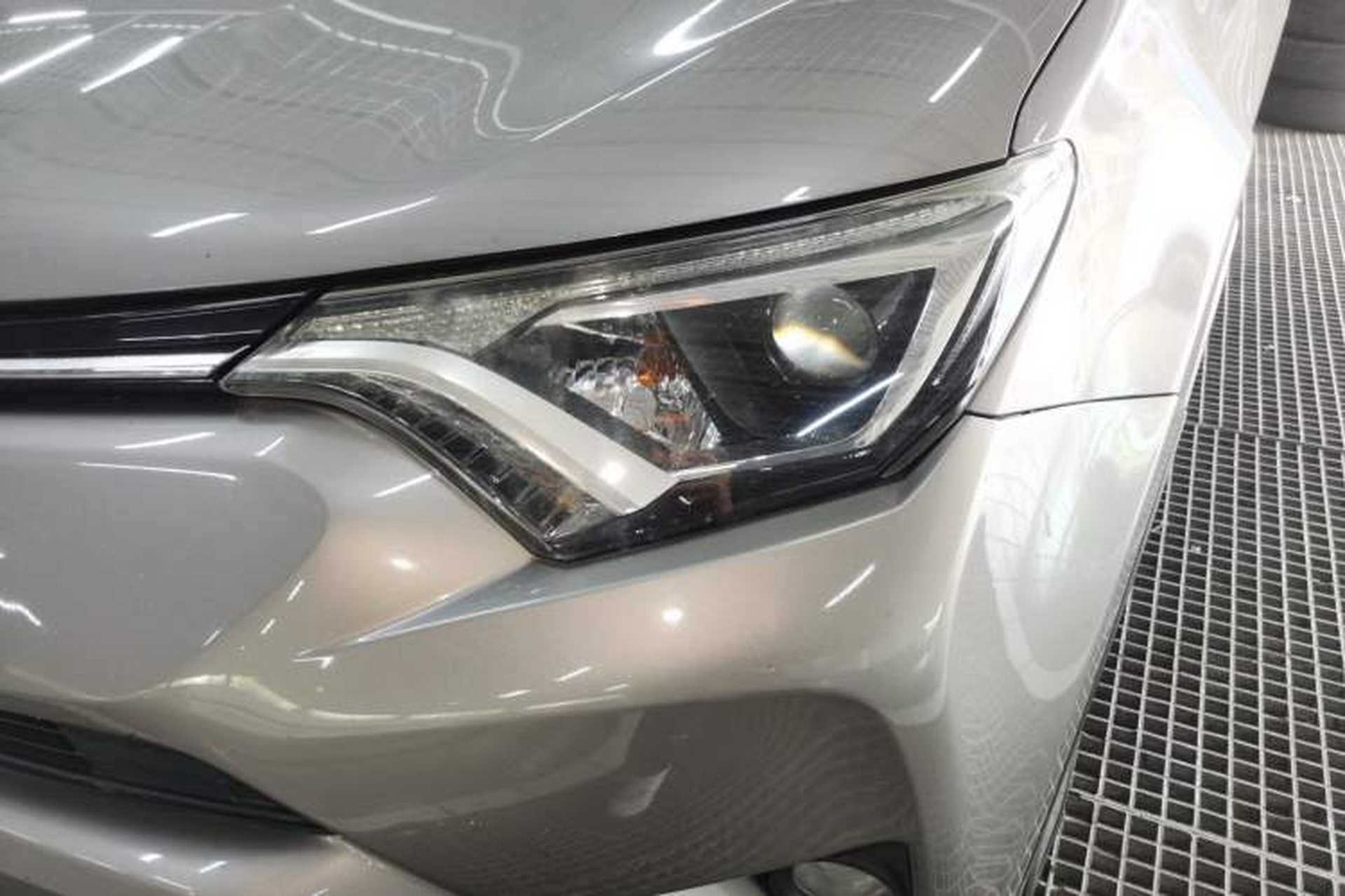Used Toyota RAV4 2016 2.0L CVT Two-Wheel Drive Fashion Edition China V Standard Left Front Headlight