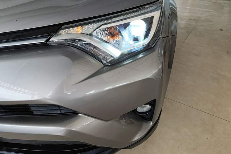 Used Toyota RAV4 2016 2.0L CVT Two-Wheel Drive Fashion Edition China V Standard Left Front Headlight