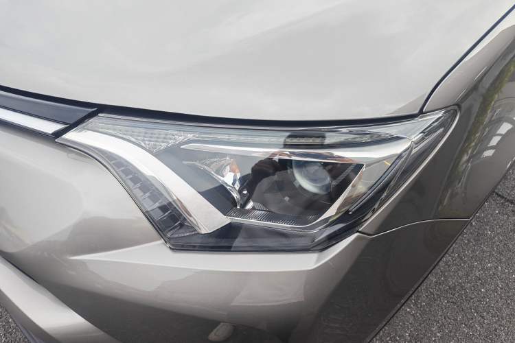 Used Toyota RAV4 2016 2.0L CVT Two-Wheel Drive Fashion Edition China V Standard Left Front Headlight