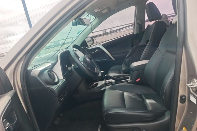 Used Toyota RAV4 2016 2.0L CVT Two-Wheel Drive Smart Edition China V Standard Left Front Seat