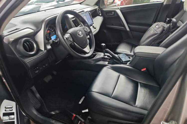 Used Toyota RAV4 2016 2.0L CVT Two-Wheel Drive Fashion Edition China V Standard Left Front Seat