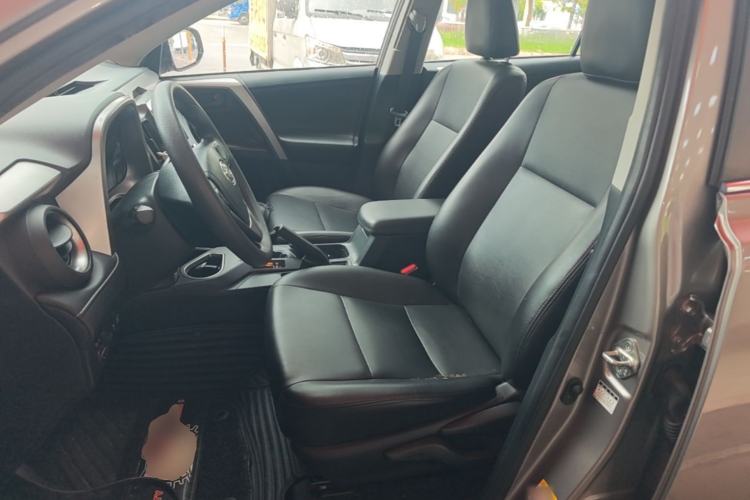 Used Toyota RAV4 2016 2.0L CVT Two-Wheel Drive Fashion Edition China V Standard Left Front Seat
