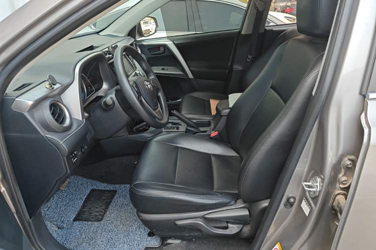 Used Toyota RAV4 2016 2.0L CVT Two-Wheel Drive Comfort Edition China V Standard Left Front Seat