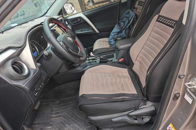 Used Toyota RAV4 2016 2.0L CVT Two-Wheel Drive Fashion Edition China V Standard Left Front Seat