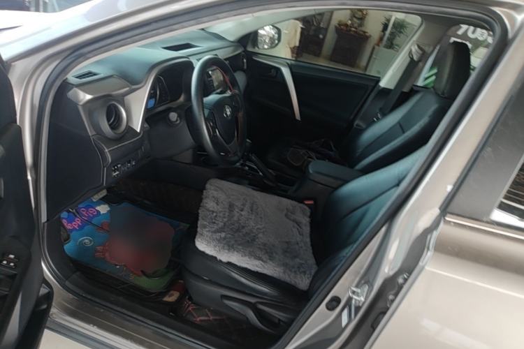 Used Toyota RAV4 2016 2.0L CVT Two-Wheel Drive Fashion Edition China V Standard Left Front Seat