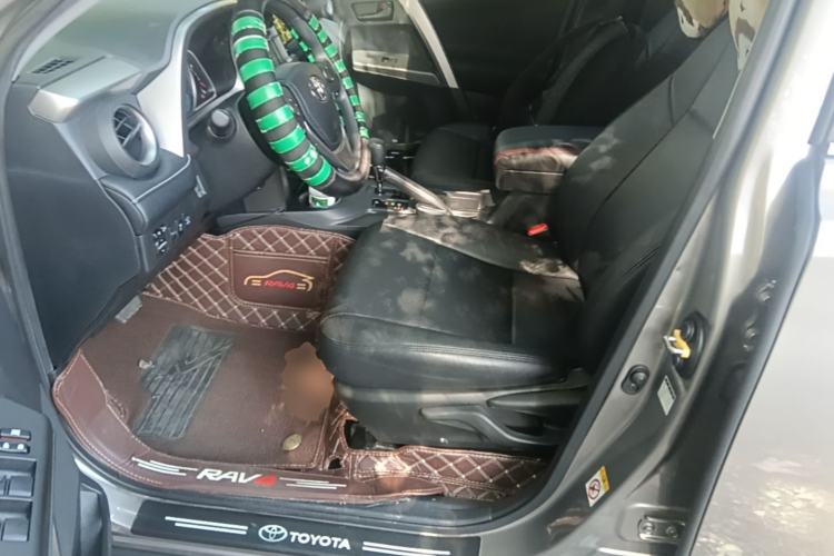 Used Toyota RAV4 2016 2.0L CVT Two-Wheel Drive Fashion Edition China V Standard Left Front Seat