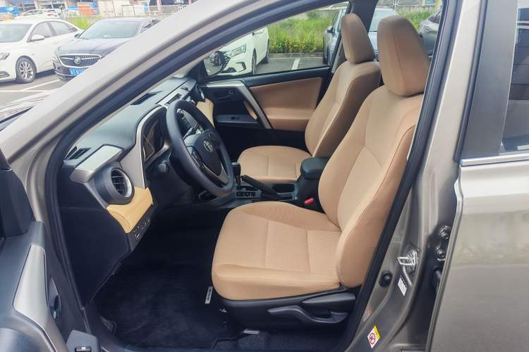 Used Toyota RAV4 2016 2.0L CVT Two-Wheel Drive Fashion Edition China V Standard Left Front Seat