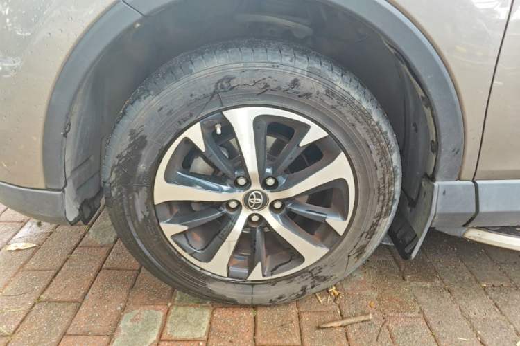 Used Toyota RAV4 2016 2.0L CVT Two-Wheel Drive Smart Edition China V Standard Left Front Wheel Hub