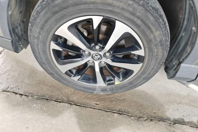 Used Toyota RAV4 2016 2.0L CVT Two-Wheel Drive Fashion Edition China V Standard Left Front Wheel Hub