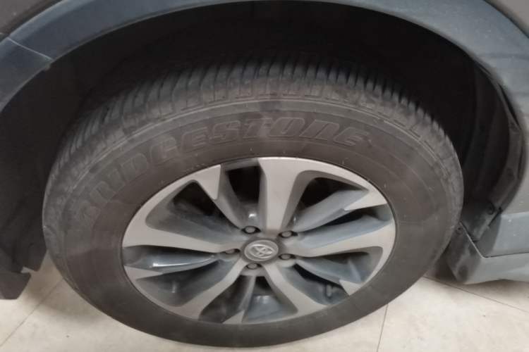 Used Toyota RAV4 2016 2.0L CVT Two-Wheel Drive Fashion Edition China V Standard Left Front Wheel Hub