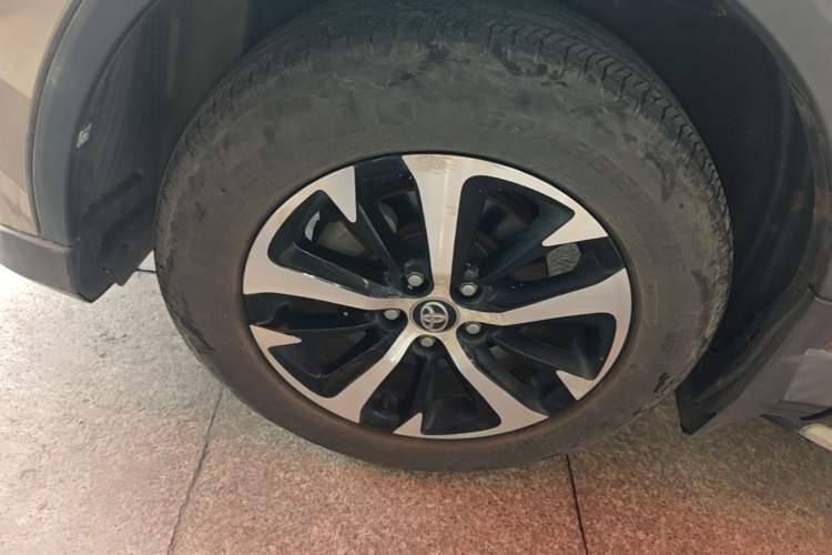 Used Toyota RAV4 2016 2.0L CVT Two-Wheel Drive Fashion Edition China V Standard Left Front Wheel Hub
