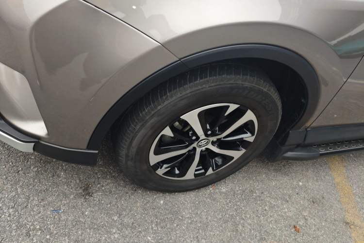 Used Toyota RAV4 2016 2.0L CVT Two-Wheel Drive Fashion Edition China V Standard Left Front Wheel Hub