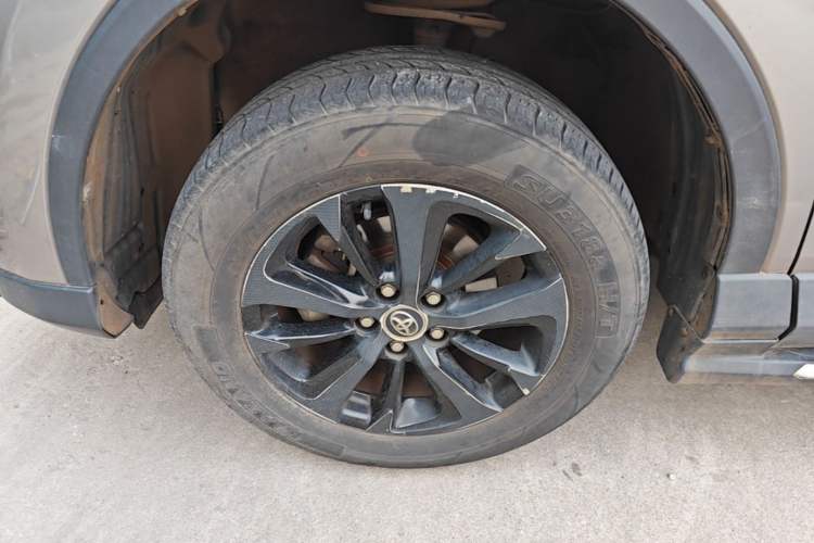 Used Toyota RAV4 2016 2.0L CVT Two-Wheel Drive Fashion Edition China V Standard Left Front Wheel Hub