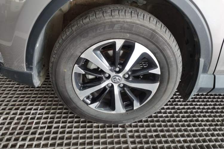 Used Toyota RAV4 2016 2.0L CVT Two-Wheel Drive Fashion Edition China V Standard Left Front Wheel Hub