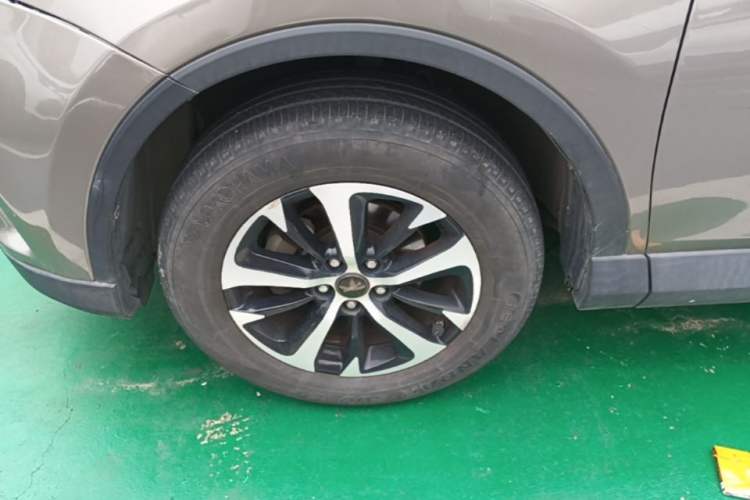 Used Toyota RAV4 2016 2.0L CVT Two-Wheel Drive Fashion Edition China V Standard Left Front Wheel Hub
