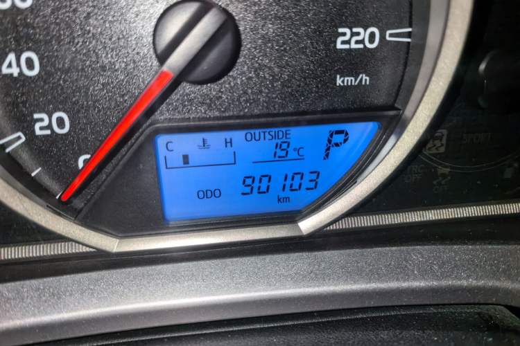 Used Toyota RAV4 2016 2.0L CVT Two-Wheel Drive Comfort Edition China V Standard Odometer Close Up