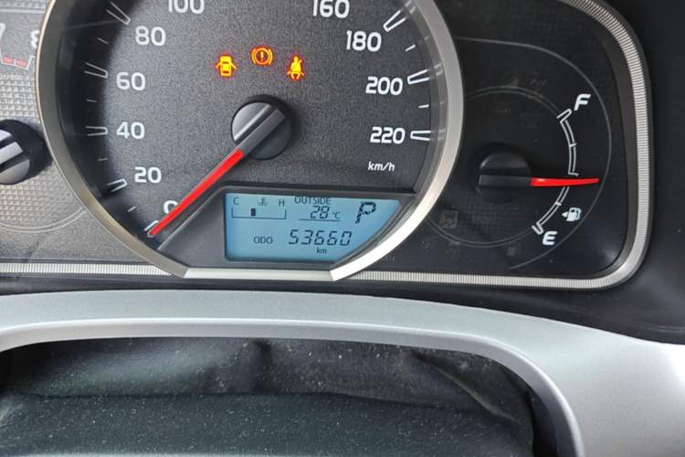 Used Toyota RAV4 2016 2.0L CVT Two-Wheel Drive Comfort Edition China V Standard Odometer Close Up