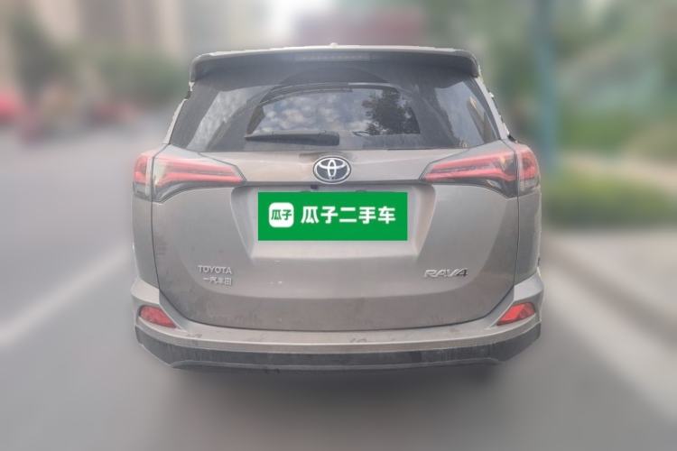 Used Toyota RAV4 2016 2.0L CVT Two-Wheel Drive Fashion Edition China V Standard Rear