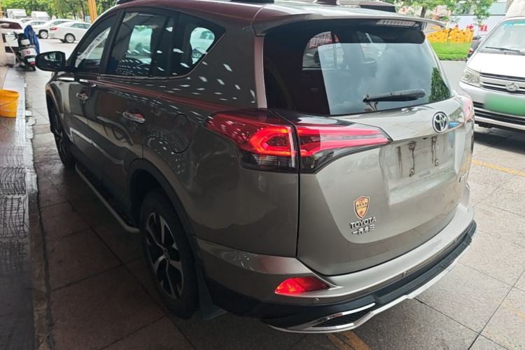 Used Toyota RAV4 2016 2.0L CVT Two-Wheel Drive Fashion Edition China V Standard Rear Left 45 Deg