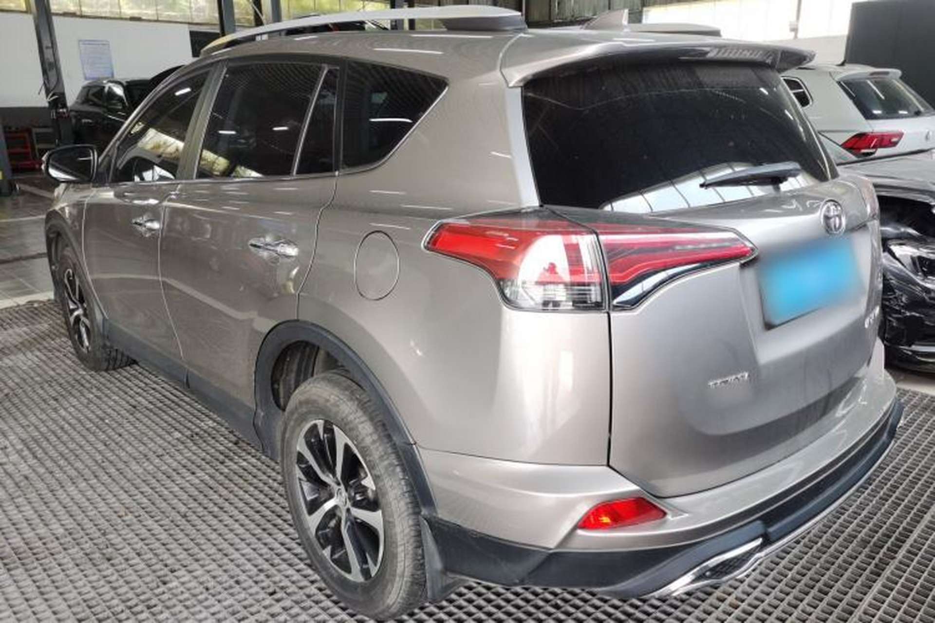 Used Toyota RAV4 2016 2.0L CVT Two-Wheel Drive Fashion Edition China V Standard Rear Left 45 Deg