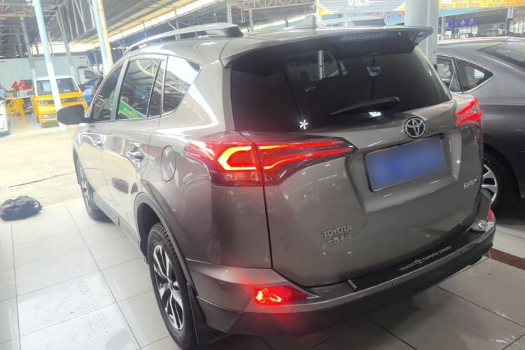 Used Toyota RAV4 2016 2.0L CVT Two-Wheel Drive Fashion Edition China V Standard Rear Left 45 Deg