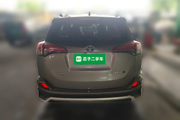 Used Toyota RAV4 2016 2.0L CVT Two-Wheel Drive Fashion Edition China V Standard Rear
