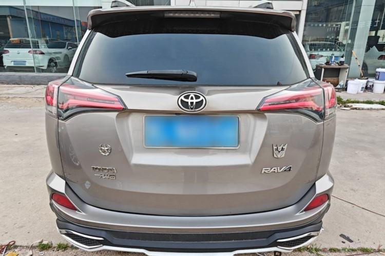 Used Toyota RAV4 2016 2.0L CVT Two-Wheel Drive Fashion Edition China V Standard Rear