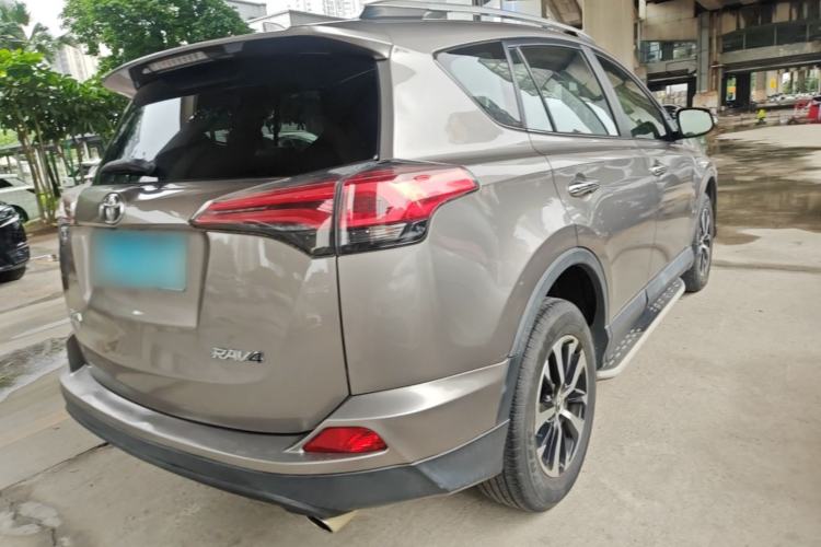 Used Toyota RAV4 2016 2.0L CVT Two-Wheel Drive Fashion Edition China V Standard Rear Right 45 Deg