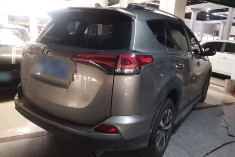 Used Toyota RAV4 2016 2.0L CVT Two-Wheel Drive Fashion Edition China V Standard Rear Right 45 Deg