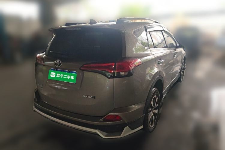 Used Toyota RAV4 2016 2.0L CVT Two-Wheel Drive Fashion Edition China V Standard Rear Right 45 Deg