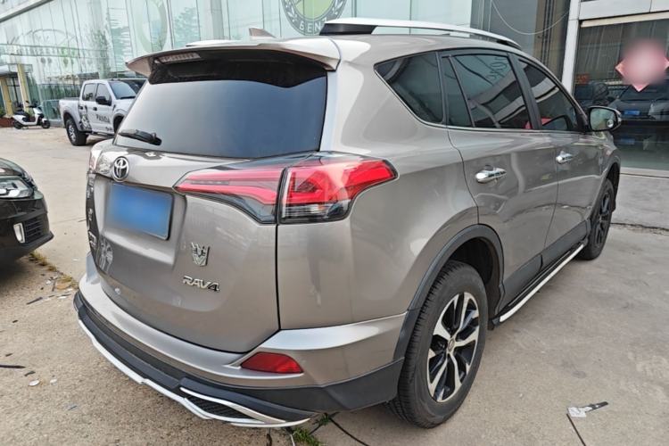 Used Toyota RAV4 2016 2.0L CVT Two-Wheel Drive Fashion Edition China V Standard Rear Right 45 Deg