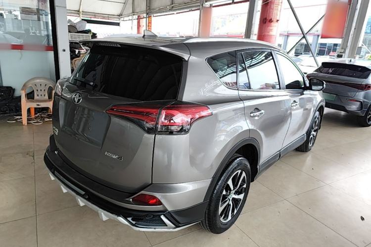 Used Toyota RAV4 2016 2.0L CVT Two-Wheel Drive Fashion Edition China V Standard Rear Right 45 Deg