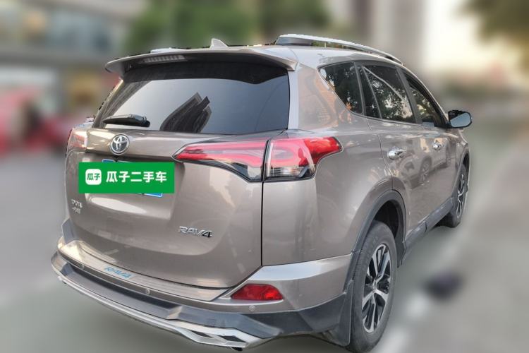 Used Toyota RAV4 2016 2.0L CVT Two-Wheel Drive Fashion Edition China V Standard Rear Right 45 Deg