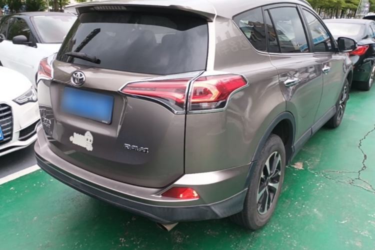 Used Toyota RAV4 2016 2.0L CVT Two-Wheel Drive Fashion Edition China V Standard Rear Right 45 Deg