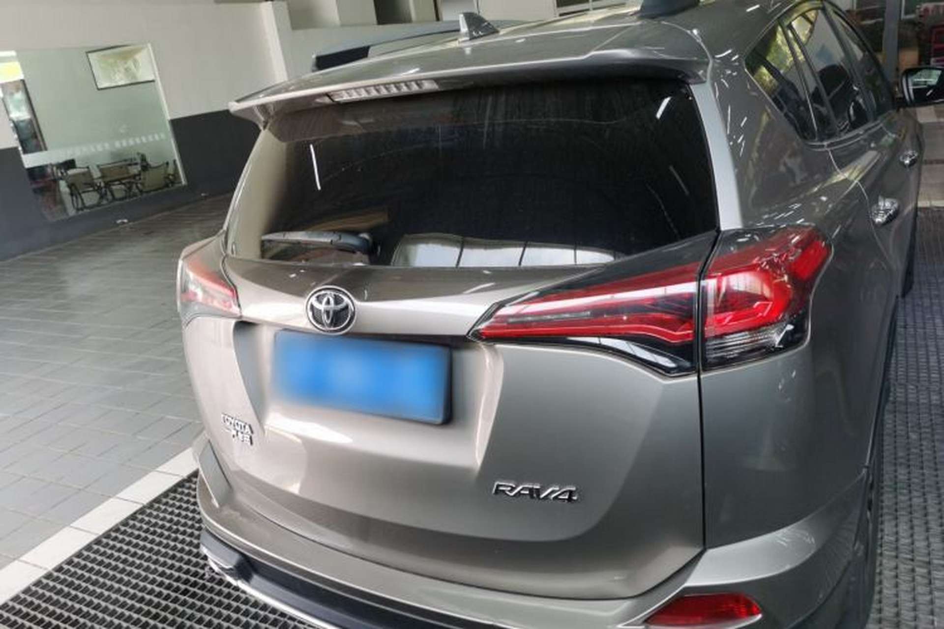 Used Toyota RAV4 2016 2.0L CVT Two-Wheel Drive Fashion Edition China V Standard Rear