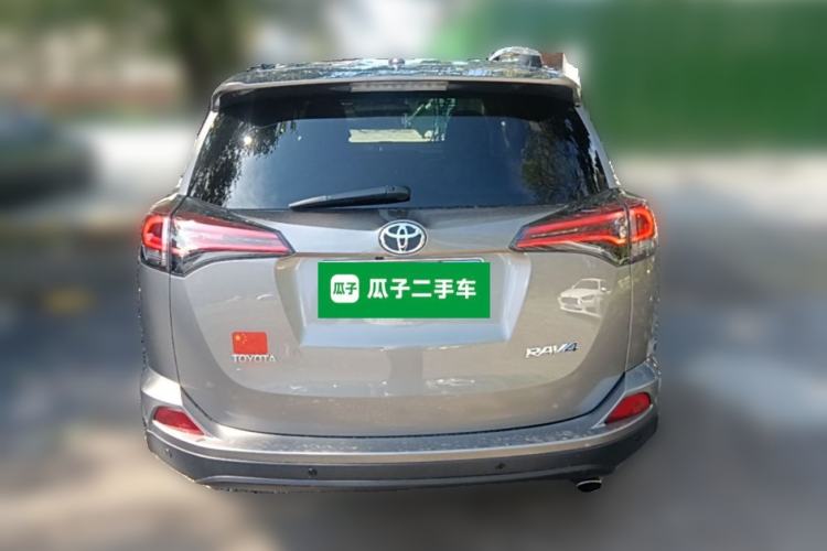 Used Toyota RAV4 2016 2.0L CVT Two-Wheel Drive Fashion Edition China V Standard Rear