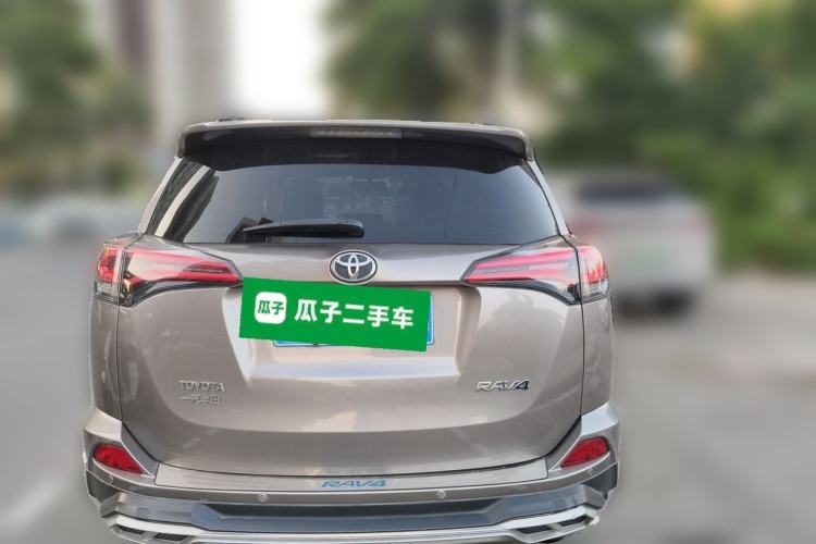Used Toyota RAV4 2016 2.0L CVT Two-Wheel Drive Fashion Edition China V Standard Rear