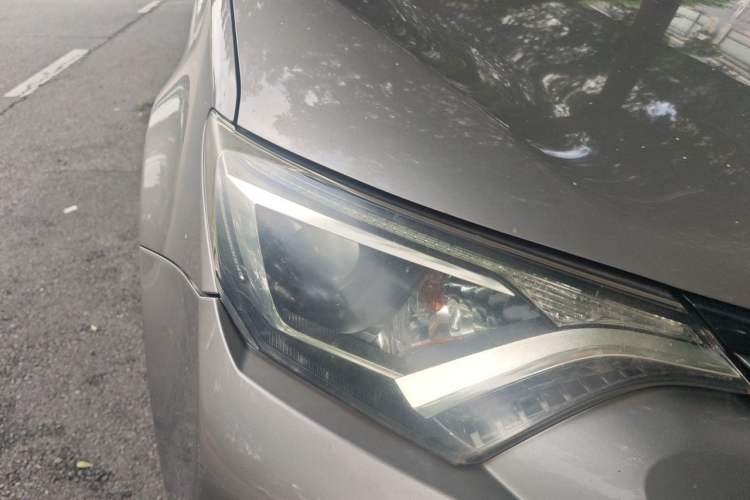 Used Toyota RAV4 2016 2.0L CVT Two-Wheel Drive Fashion Edition China V Standard Right Front Headlight