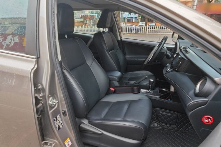 Used Toyota RAV4 2016 2.0L CVT Two-Wheel Drive Smart Edition China V Standard Right Front Seat