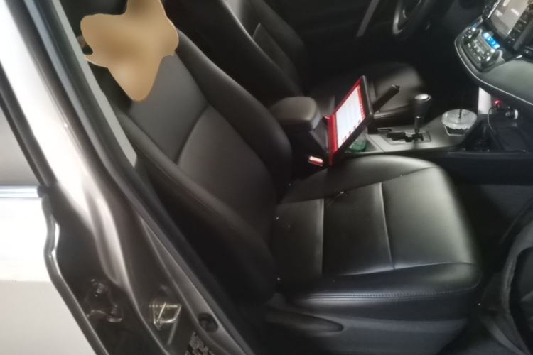 Used Toyota RAV4 2016 2.0L CVT Two-Wheel Drive Fashion Edition China V Standard Right Front Seat