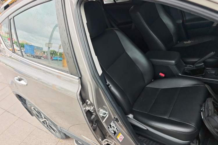 Used Toyota RAV4 2016 2.0L CVT Two-Wheel Drive Fashion Edition China V Standard Right Front Seat