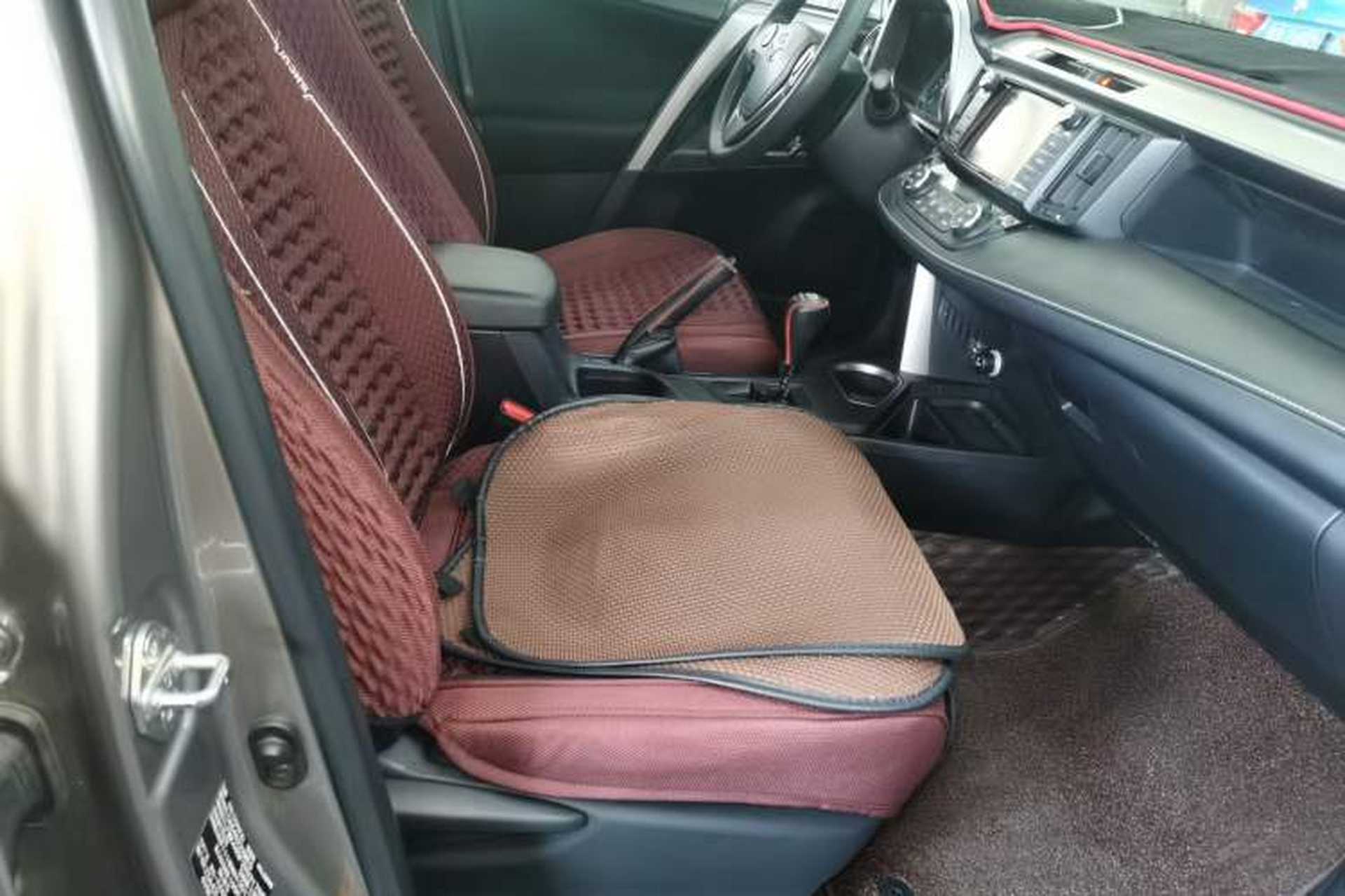 Used Toyota RAV4 2016 2.0L CVT Two-Wheel Drive Fashion Edition China V Standard Right Front Seat