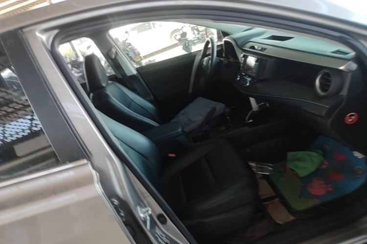 Used Toyota RAV4 2016 2.0L CVT Two-Wheel Drive Fashion Edition China V Standard Right Front Seat
